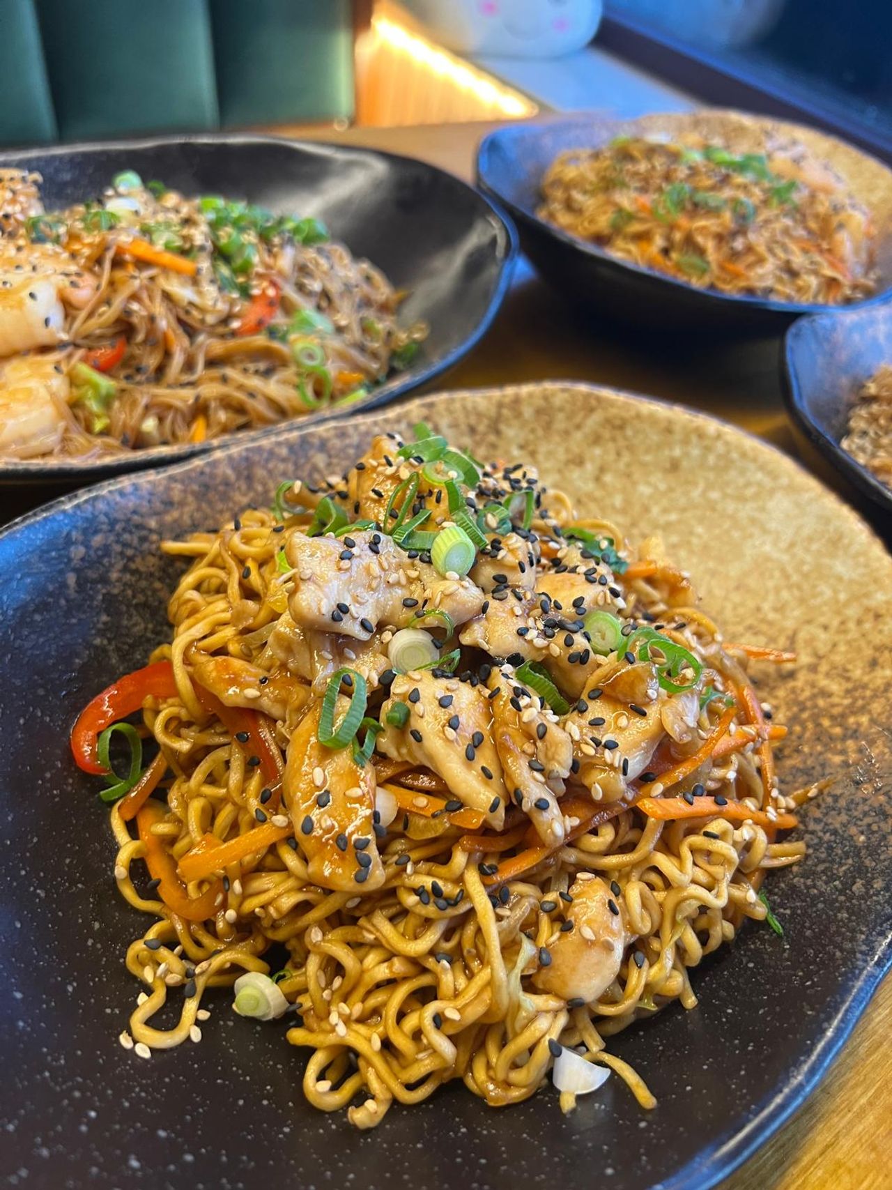 Noodles de grâu cu pui